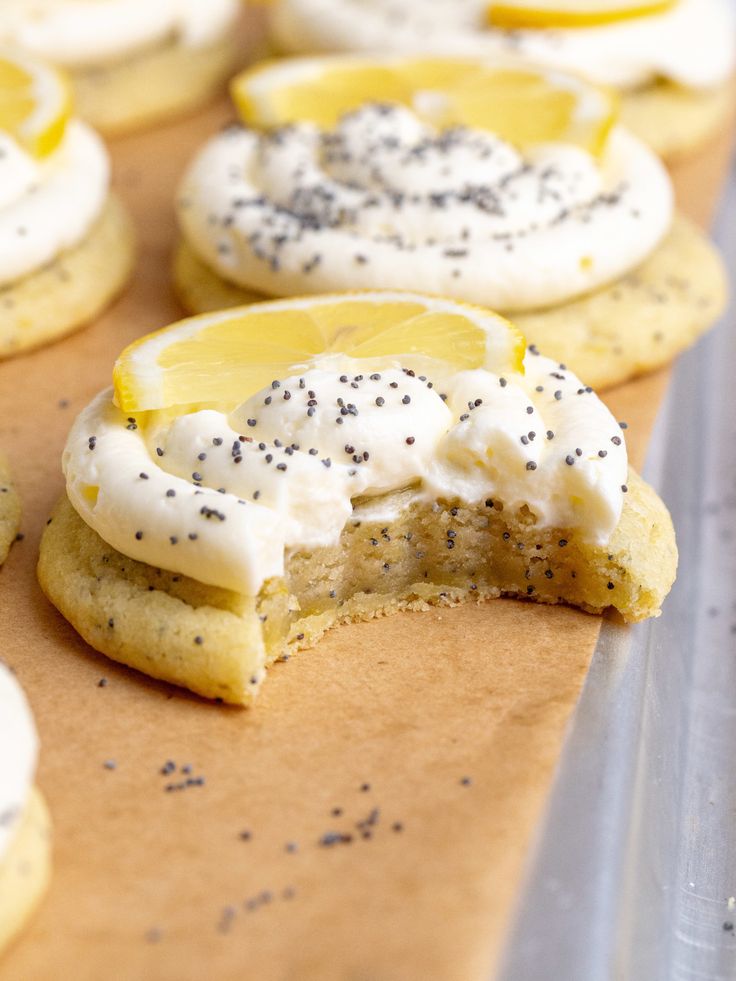 LEMON POPPY SEED COOKIE